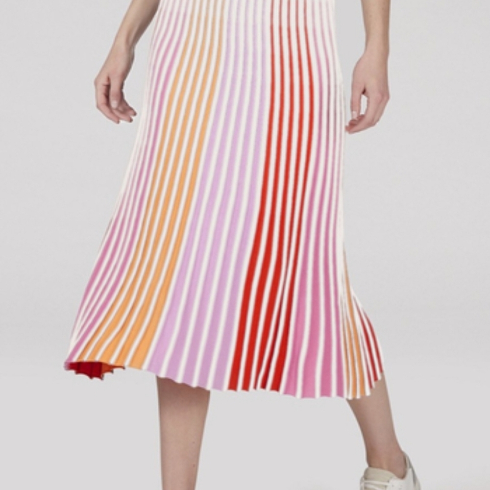 525 The Pleat Is On Skirt Size XS NWOT